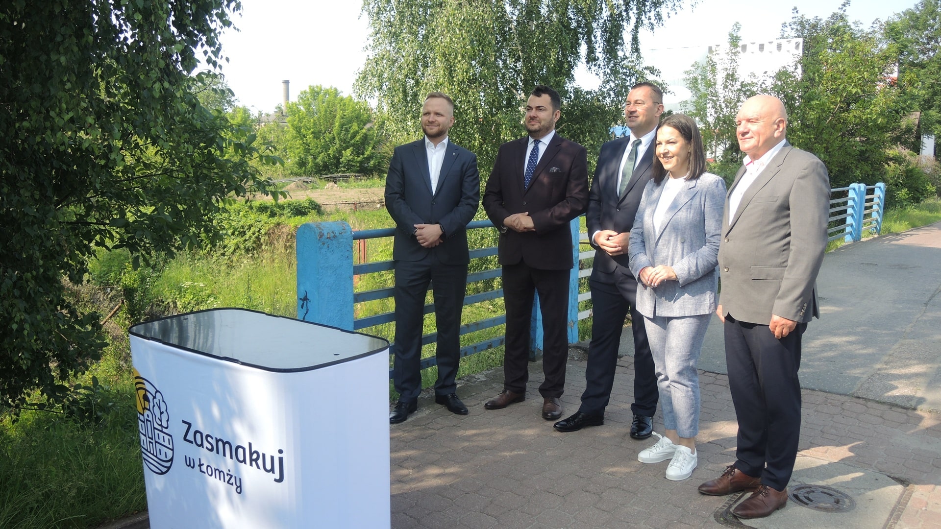 Briefing na temat remontu mostu na rzece Łomżyczce, 10.06.2025, fot. Adam Dąbrowski